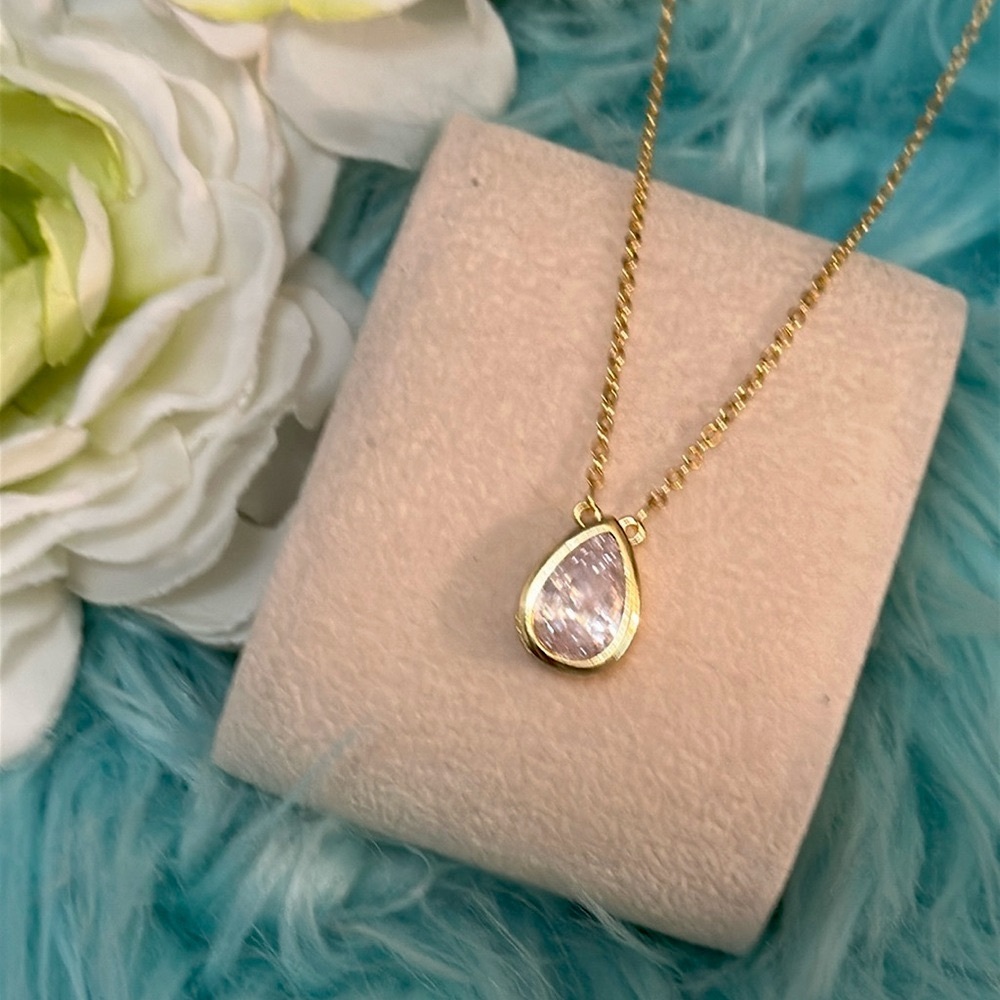 Elegant Gold Teardrop Gemstone Pendant Necklace NEW! - Picture 3 of 7
